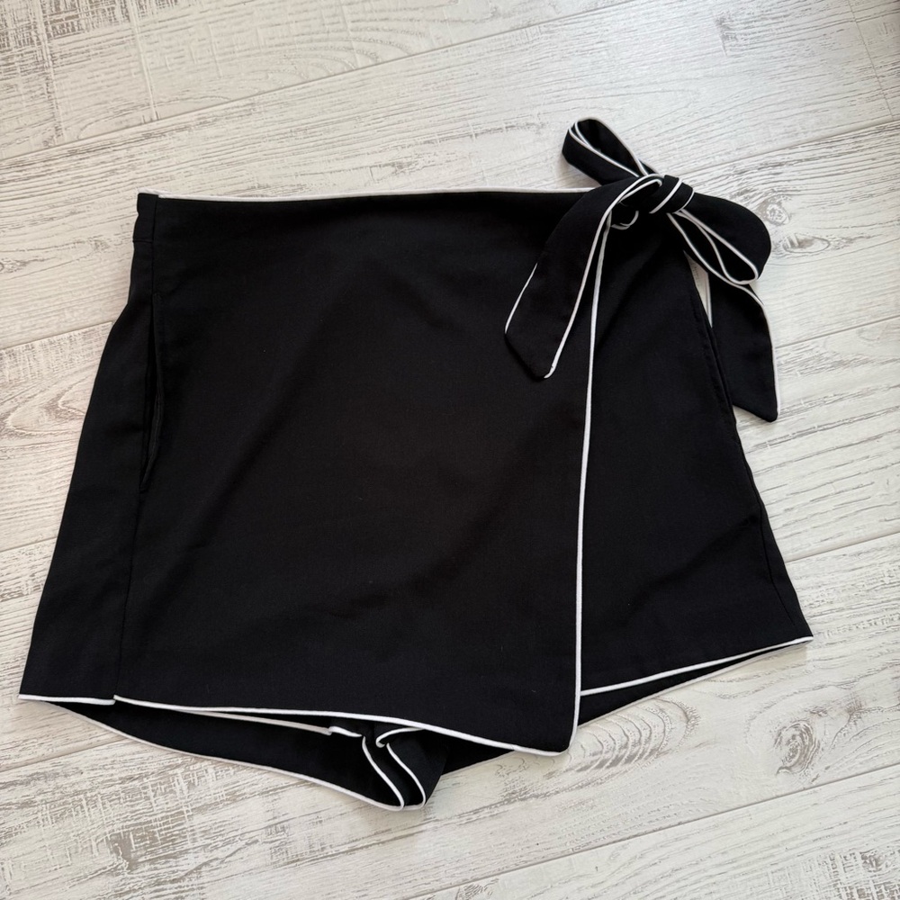 Diane Von Furstenberg x Target Black Wrap Skort with White Trim